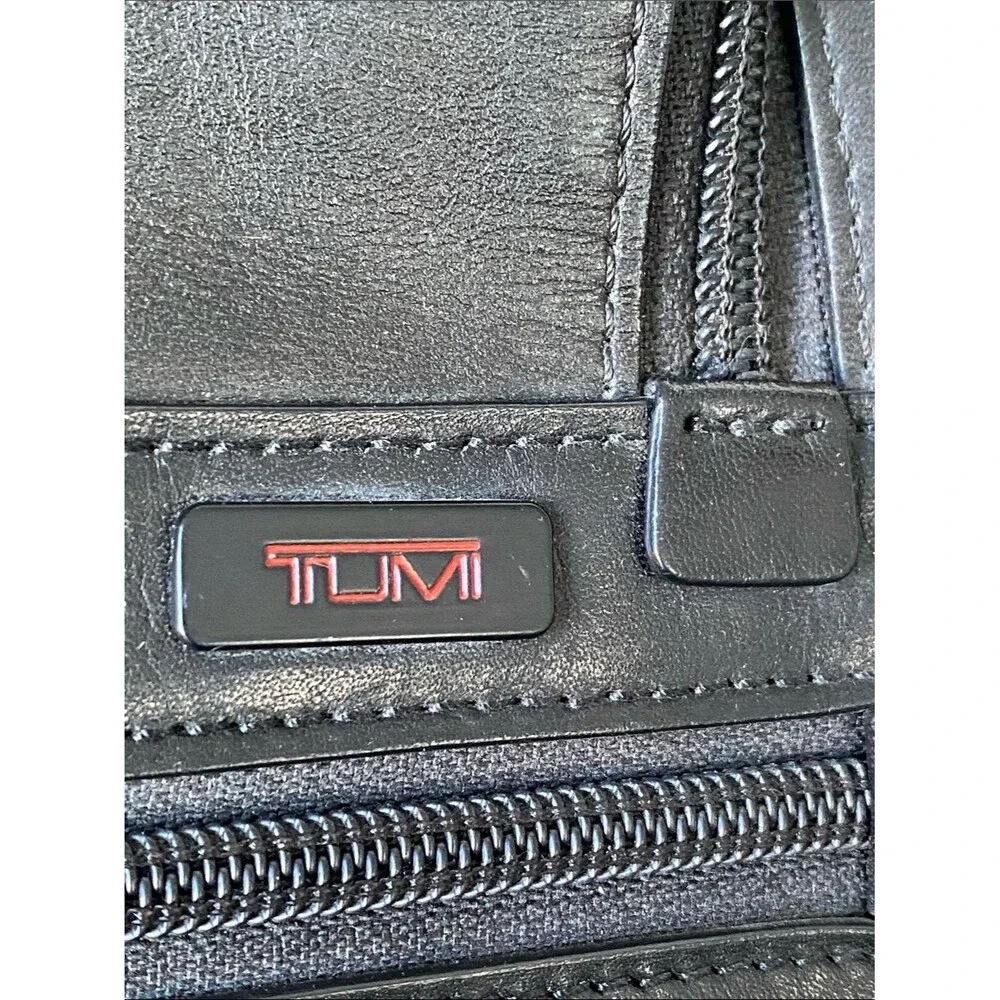 Tumi Alpha Slim Black Leather Portfolio Briefcase 17” Laptop Strap Pockets Sleek